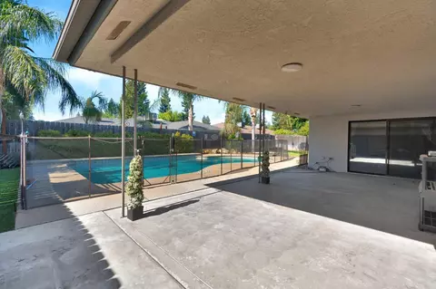 Exterior - 1661 E Fallbrook Ave, Fresno, CA 93720 photo 4 of 6
