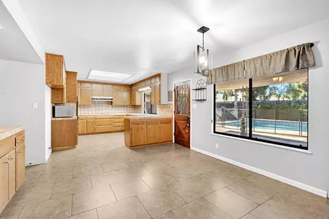 Kitchen - 1661 E Fallbrook Ave, Fresno, CA 93720 photo 2 of 7