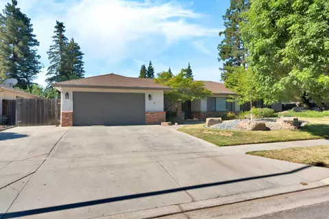 Exterior - 1661 E Fallbrook Ave, Fresno, CA 93720 photo 2 of 6