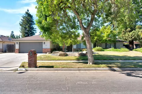 1661 E Fallbrook Ave, Fresno, CA 93720