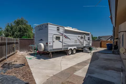 Exterior - 1335 Ramona Ave, Clovis, CA 93612 photo 4 of 11