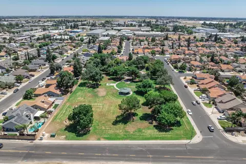 View/Area - 1335 Ramona Ave, Clovis, CA 93612 photo 7 of 8