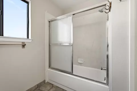 Bath - 1335 Ramona Ave, Clovis, CA 93612 photo 2 of 4