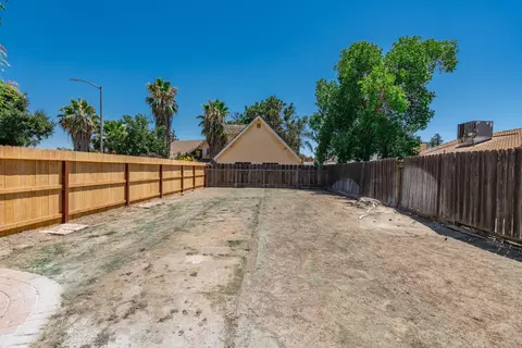 Exterior - 1335 Ramona Ave, Clovis, CA 93612 photo 8 of 11
