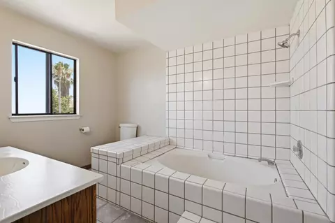Bath - 1335 Ramona Ave, Clovis, CA 93612 photo 3 of 4