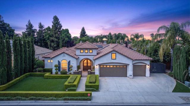 633 W Richmond Ave, Clovis, CA 93619