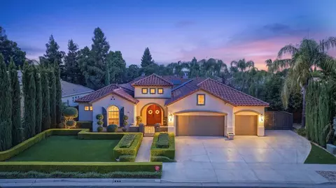 633 W Richmond Ave, Clovis, CA 93619