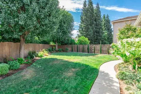 Exterior - 1697 N Jasmine Ave, Clovis, CA 93619 photo 9 of 13