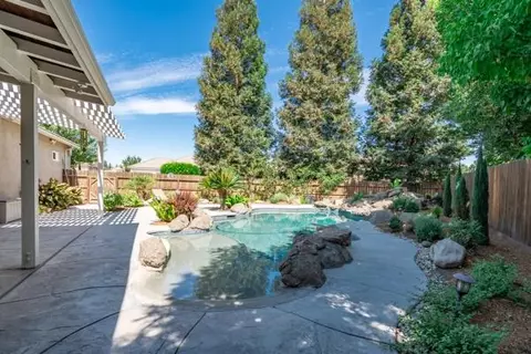 Exterior - 1697 N Jasmine Ave, Clovis, CA 93619 photo 4 of 13