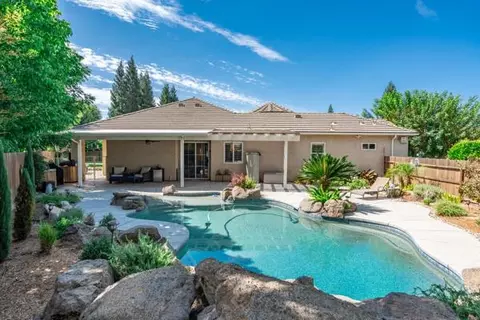 Exterior - 1697 N Jasmine Ave, Clovis, CA 93619 photo 1 of 13
