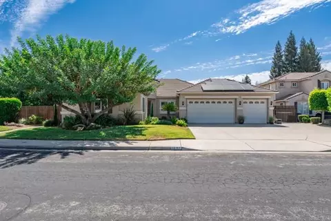 Exterior - 1697 N Jasmine Ave, Clovis, CA 93619 photo 2 of 13
