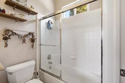 Bath - 1697 N Jasmine Ave, Clovis, CA 93619 photo 2 of 5