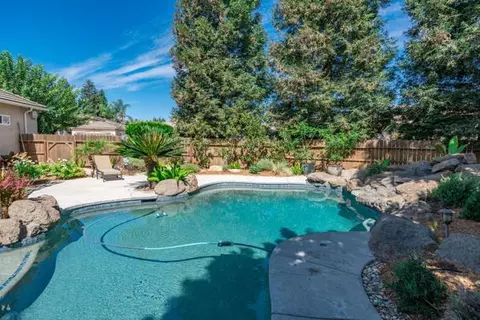Exterior - 1697 N Jasmine Ave, Clovis, CA 93619 photo 6 of 13