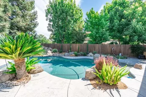 Exterior - 1697 N Jasmine Ave, Clovis, CA 93619 photo 5 of 13