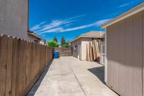 Exterior - 1697 N Jasmine Ave, Clovis, CA 93619 photo 12 of 13