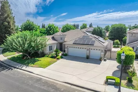 1697 N Jasmine Ave, Clovis, CA 93619