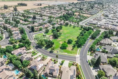 View/Area - 1697 N Jasmine Ave, Clovis, CA 93619 photo 5 of 7