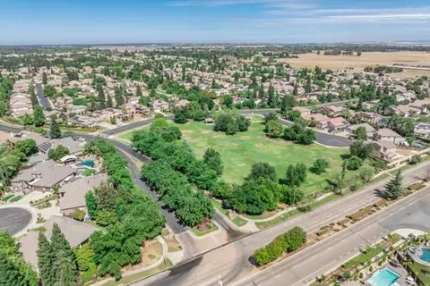 View/Area - 1697 N Jasmine Ave, Clovis, CA 93619 photo 6 of 7