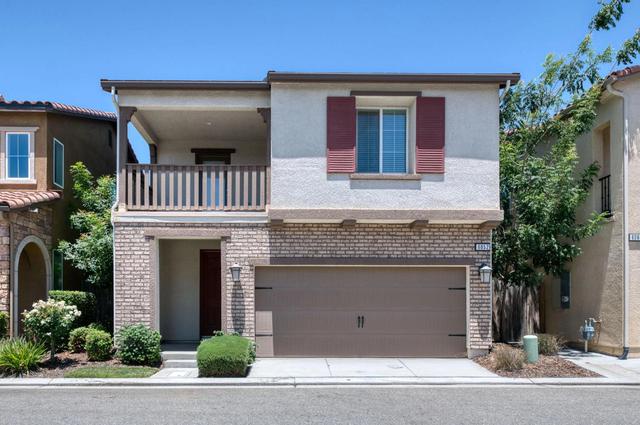 6052 E Bishop Ln, Fresno, CA 93727