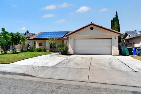 Exterior - 1035 La Perla Ln, Madera, CA 93638 photo 2 of 6
