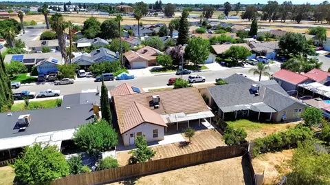 View/Area - 1035 La Perla Ln, Madera, CA 93638 photo 1 of 7
