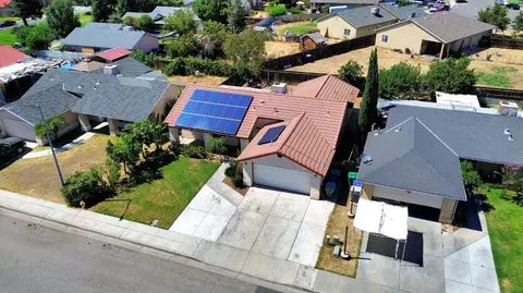 View/Area - 1035 La Perla Ln, Madera, CA 93638 photo 6 of 7