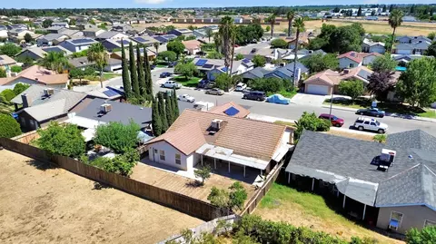 View/Area - 1035 La Perla Ln, Madera, CA 93638 photo 2 of 7