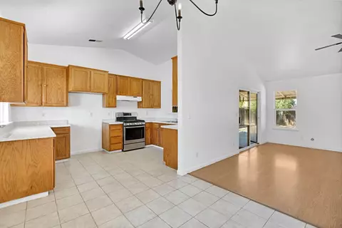 Kitchen - 1035 La Perla Ln, Madera, CA 93638 photo 1 of 3