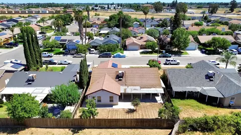 View/Area - 1035 La Perla Ln, Madera, CA 93638 photo 3 of 7