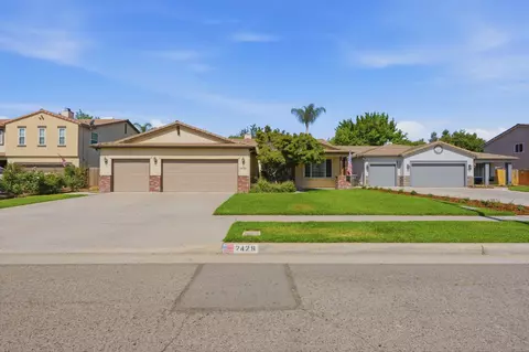 2429 N Oak Grove Ct, Visalia, CA 93291