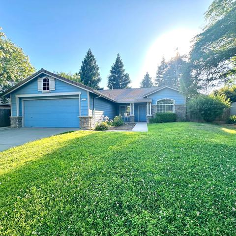 1212 Carson Ave, Clovis, CA 93611