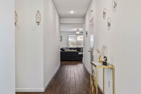 Entry Way - 6552 E Huffman Ave, Fresno, CA 93727 photo 3 of 7