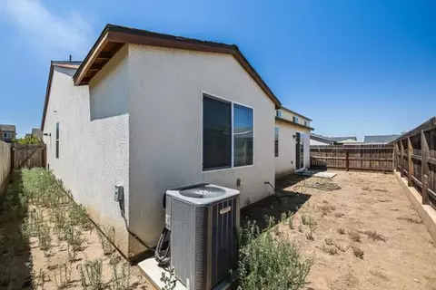 Exterior - 6552 E Huffman Ave, Fresno, CA 93727 photo 3 of 3