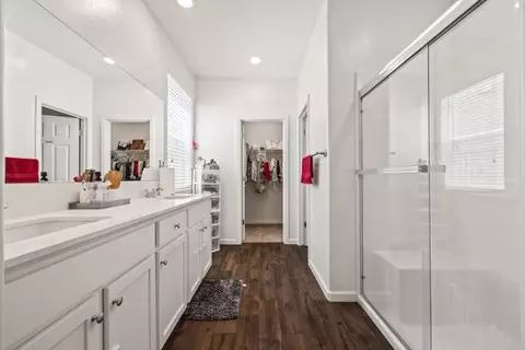 Entry Way - 6552 E Huffman Ave, Fresno, CA 93727 photo 6 of 7
