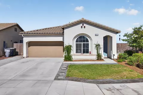6211 N Vista Ave, Fresno, CA 93722