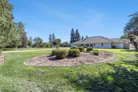 Exterior - 16673 La Canada Rd, Madera, CA 93636 photo 14 of 18