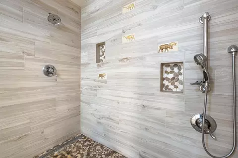 Bath - 16673 La Canada Rd, Madera, CA 93636 photo 6 of 6