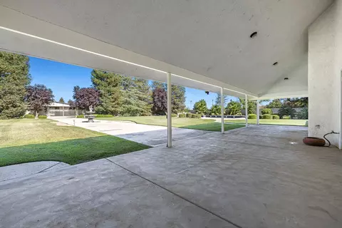Exterior - 16673 La Canada Rd, Madera, CA 93636 photo 5 of 18