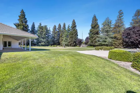 Exterior - 16673 La Canada Rd, Madera, CA 93636 photo 9 of 18