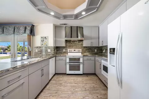 Kitchen - 16673 La Canada Rd, Madera, CA 93636 photo 1 of 5