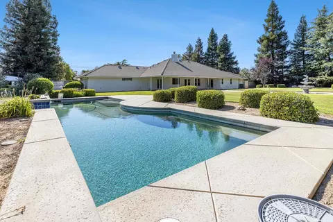 Exterior - 16673 La Canada Rd, Madera, CA 93636 photo 12 of 18