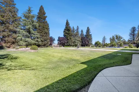 Exterior - 16673 La Canada Rd, Madera, CA 93636 photo 6 of 18