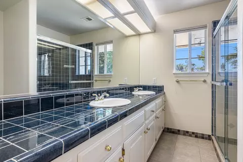 Bath - 16673 La Canada Rd, Madera, CA 93636 photo 3 of 6