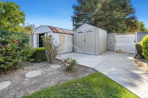 Exterior - 16673 La Canada Rd, Madera, CA 93636 photo 8 of 18