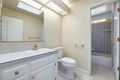Bath - 16673 La Canada Rd, Madera, CA 93636 photo 2 of 6