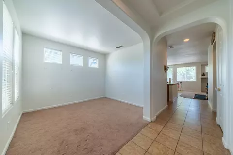 Entry Way - 1000 Georgia Ave, Madera, CA 93637 photo 1 of 4