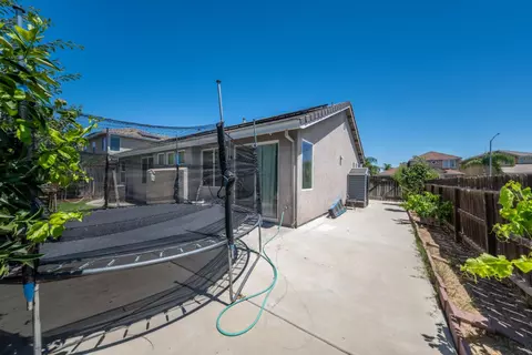Exterior - 1000 Georgia Ave, Madera, CA 93637 photo 5 of 5