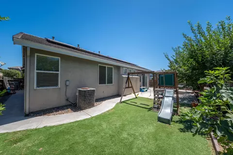 Exterior - 1000 Georgia Ave, Madera, CA 93637 photo 3 of 5
