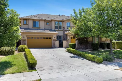 1135 N Whittier Ave, Clovis, CA 93611