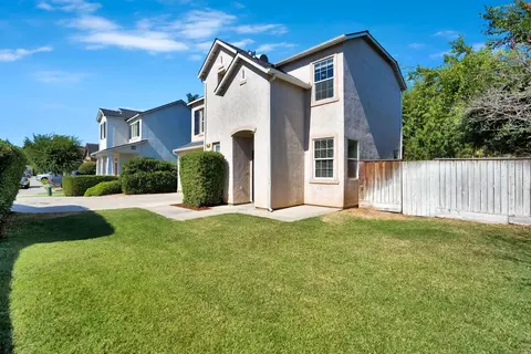 Exterior - 1801 N Miramar Ln, Clovis, CA 93619 photo 3 of 7
